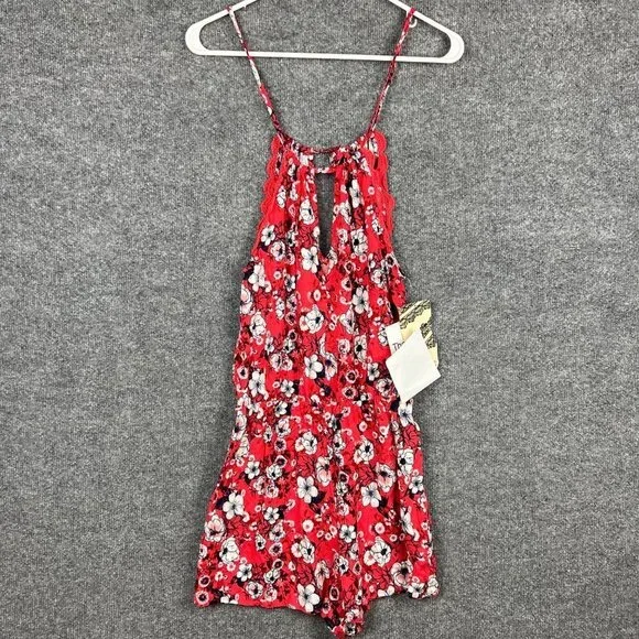 NWT Eyeshadow Red Floral Halter Romper Sz S Play Suit Boho - Picture 1 of 10